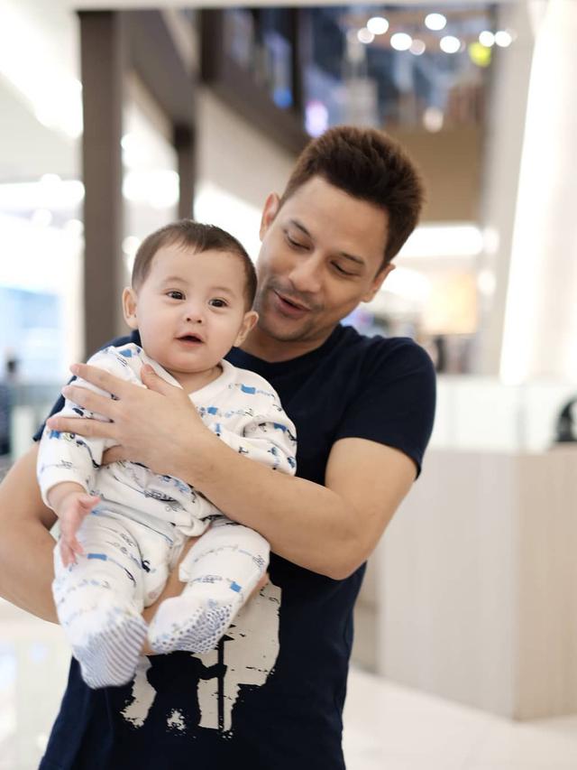 Jarang Terekspos, Ini 6 Momen Manis Lucky Perdana dan Buah Hati