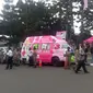 Mobil Kekasih diperkenalkan kepada warga oleh Wali Kota Ridwan Kamil di Taman Cikapayang, Dago, Kota Bandung, Jawa Barat. (Liputan6.com/Huyogo Simbolon)