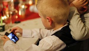 Anak Main Ponsel / Sumber: Pixabay