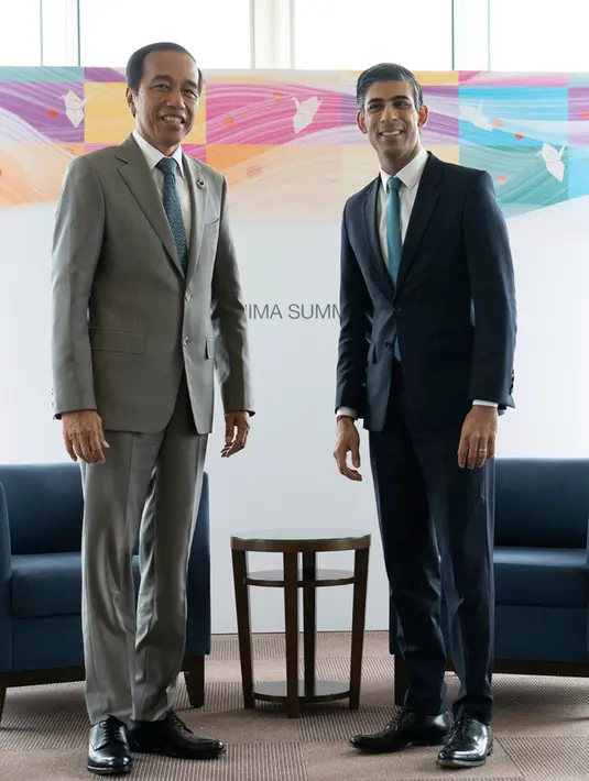 <p>Terkait kerja sama perdagangan kedua negara, Jokowi menegaskan bahwa kebijakan diskriminatif harus dihindari. Dia juga berharap kebijakan Due Diligence untuk produk pertanian dan kehutanan tidak diskriminasi terhadap komoditas utama Indonesia. (Stefan Rousseau/Pool Photo via AP)</p>