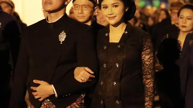 7 Potret Kaesang Pangarep dan Erina Gudona pada Peringatan 1 Suro di Pura Mangkunegaran