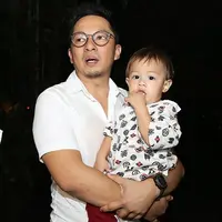 Pasangan Ringgo Agus Rahman dan Sabai Morscheck hingga kini baru dikaruniai satu orang anak yang berjenis kelamin laki-laki. Bjorka Dieter Morscheck, yang kini usianya belum genap dua tahun. (Bambang E.Ros/Bintang.com)