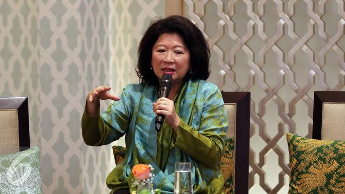 Founder of  Purana Nonita Respati, Mari Elka Pangestu saat memberikan paparan mengenai peran strategis womenpreneur dalam perekonomian Indonesia di Jakarta, Jumat (21/04). (Liputan6.com/Gempur Surya)