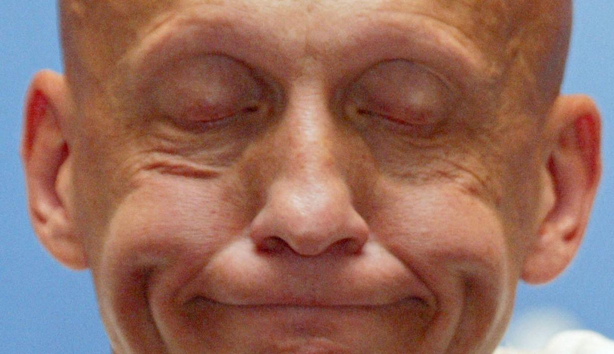 Ekspresi wasit Pierluigi Collina saat konferensi pers menjelang laga final Piala Dunia 2002 di Yokohama International Stadium, Jepang, 28 Juni 2002. (AFP/Pedro Ugarte)