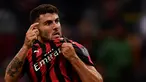 Pemain depan AC Milan, Patrick Cutrone melakukan selebrasi usai mencetak gol ke gawang AS Roma dalam Serie A Italia di Stadion San Siro, Milan, Jumat (31/8). Patrick Cutrone mencetak gol di menit terakhir masa injury time. (MARCO BERTORELLO/AFP)