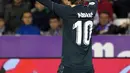 Gelandang Real Madrid, Luka Modric berselebrasi usai mencetak gol ke gawang Real Valladolid selama pertandingan lanjutan La Liga Spanyol di stadion Jose Zorrilla,Valladolid (10/3). Madrid menang telak 4-1 atas Valladolid. (AFP Photo/Cesar Manso)