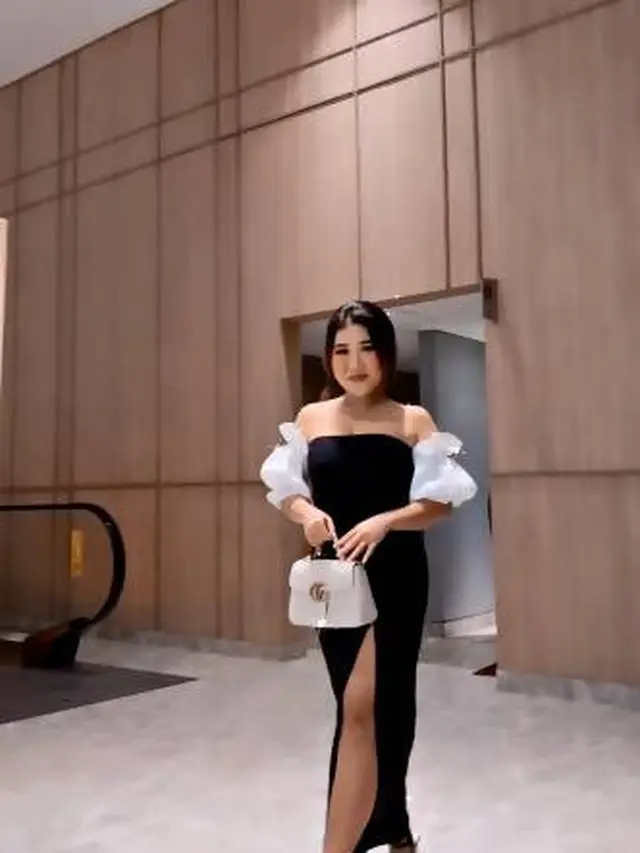 6 Potret Kiky Saputri Pakai Gaun Off Shoulder Ini Bikin Pangling