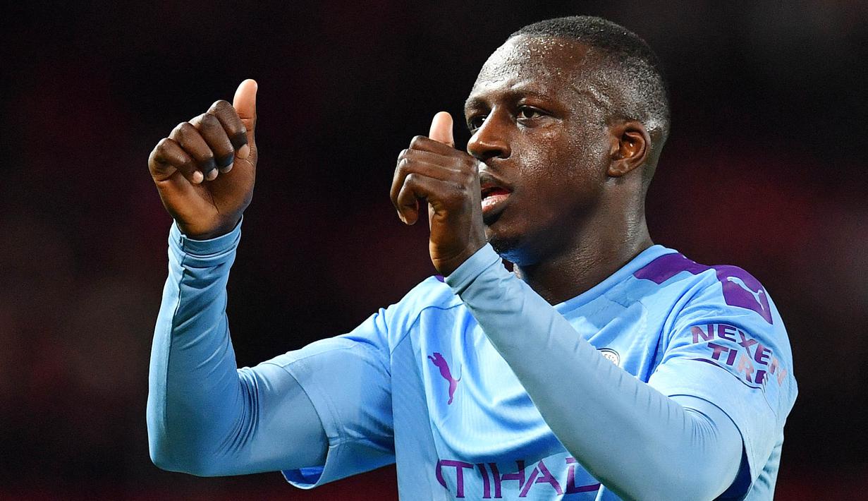 Benjamin Mendy menjadi sosok bek tangguh dan sulit ditembus penyerang lawan saat membela AS Monaco. Manchester City yang tertarik menggunakan jasanya lalu merekrut sang pemain bertahan dengan nilai 57,5 juta euro pada musim panas 2017. (AFP/Paul Ellis)