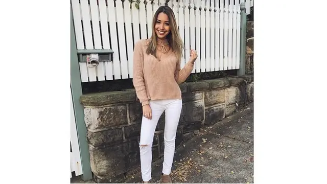 Tak kalah dari sang adik, Anissa juga memiliki penampilan yang fashionable. Memiliki kulit yang eksotis membuatnya terlihat makin memesona.