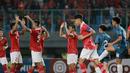 Para pemain Timnas Indonesia U-19 merayakan gol ke gawang Brunei Darussalam U-19 yang dicetak Kakang Rudianto (kedua dari kiri) dalam laga penyisihan Grup A Piala AFF U-19 2022 antara Indonesia menghadapi Brunei Darussalam di Stadion Patriot Candrabhaga, Bekasi, Senin (4/7/2022). (Bola.com/M. Iqbal Ichsan)