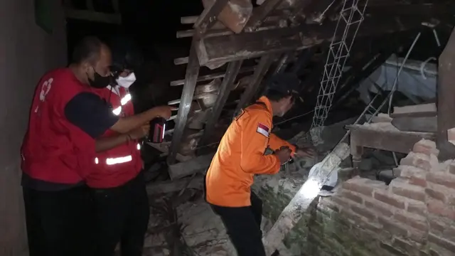 Rumah ambruk karena lapuk di Cilongok, Banyumas, Jawa Tengah. (Foto: Liputan6.com/TRC Cilongok)
