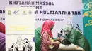 Anak-anak penerima manfaat mengikuti khitanan massal di Gedung MUI Kota Tangerang, Minggu (10/10/2021). Khitanan massal yang digelar PT Wahana Ottomitra Multiartha Tbk (WOM Finance) berkerjasama dengan Badan Amil Zakat Nasional (BAZNAS) diikuti 100 penerima manfaat. (Liputan6.com/HO/Rizki)