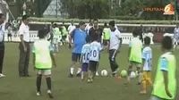 [IVIDEO] Maradona Dikeroyok Ratusan Anak di Surabaya