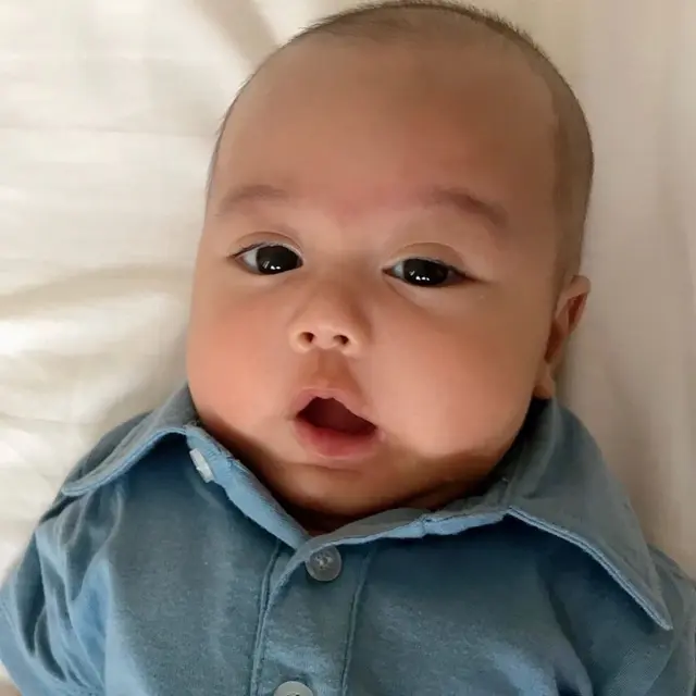 Sudah Berusia 6 Bulan, Ini 6 Potret Buah Hati Rifky Balweel dan Biby Alraen