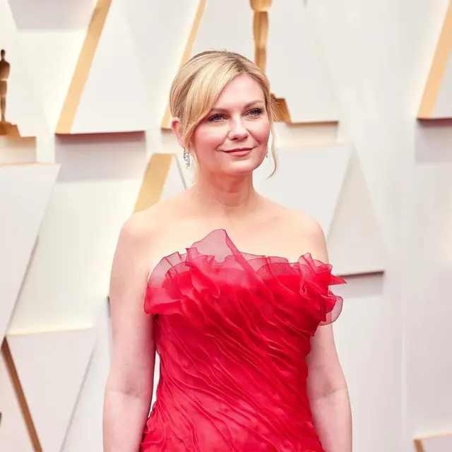 Kirsten Dunst di red carpet Oscar 2022