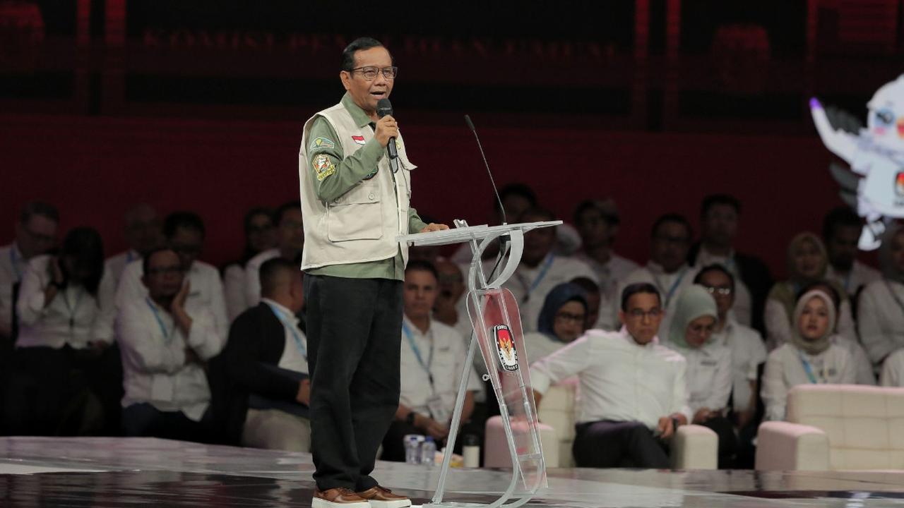 Oleh sebab itu, Mahfud berharap keputusannya mundur sebagai menteri diikuti peserta Pilpres lainnya.<br>