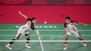 Poin demi poin dengan mudah didulang oleh pasangan Indonesia. Berkat kemenangan ini Greysia/Apriyani dipastikan akan tampil di perempat final dan membuka jalan untuk meraih medali emas di Olimpiade Tokyo 2020. (Foto/AP/Dita Alangkara)