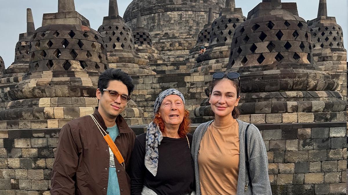 Gaya Kasual Luna Maya Saat Liburan di Borobudur, Kompak dan Nyaman Bareng Suami dan Sang Mama
