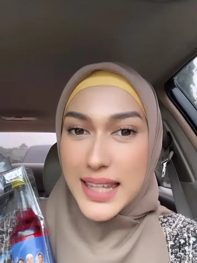 Amanda Salmakhira Berhijab