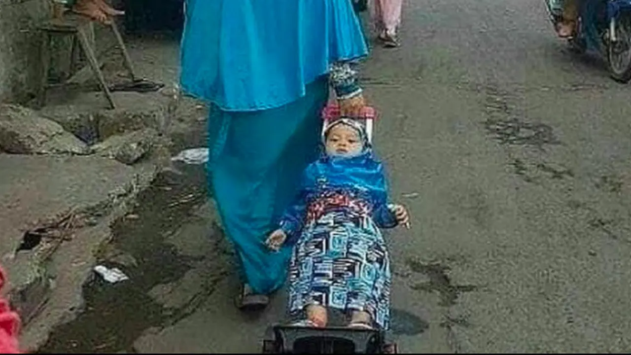 6 Kelakuan Kocak Orangtua Saat Asuh Anak, Dijamin Bikin Ketawa