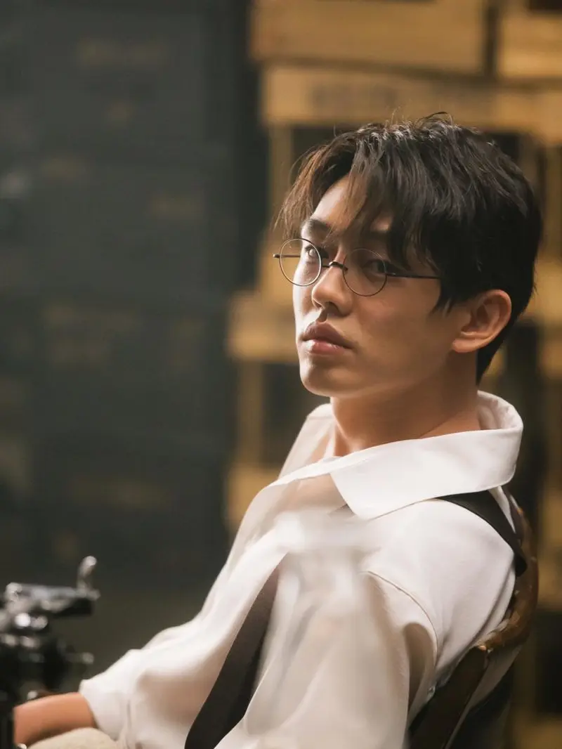 Yoo Ah In dalam Chicago Typewriter. (tvN via Soompi)