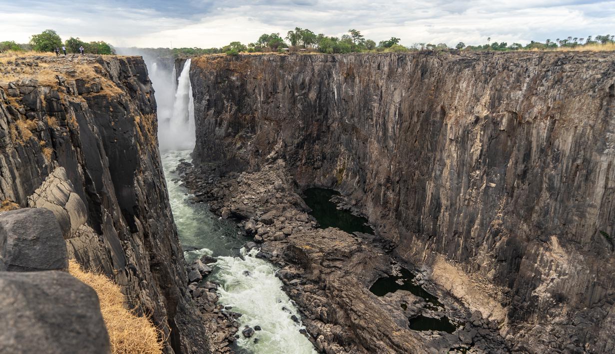 FOTO: Penampakan Air Terjun Victoria di Zimbabwe yang Kekeringan Parah
