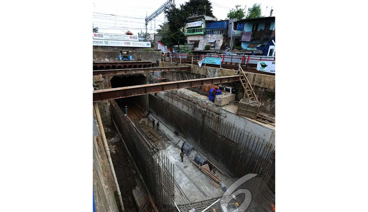 Penambahan Pintu Air Manggarai diyakini dapat menambah kapasitas air yang masuk menjadi 507 m3/detik. Kepala Proyek Pintu Air Manggarai, Pardjito mengatakan proyek ini sudah 80 persen, Senin (30/6/2014) (Liputan6.com/Johan Tallo)