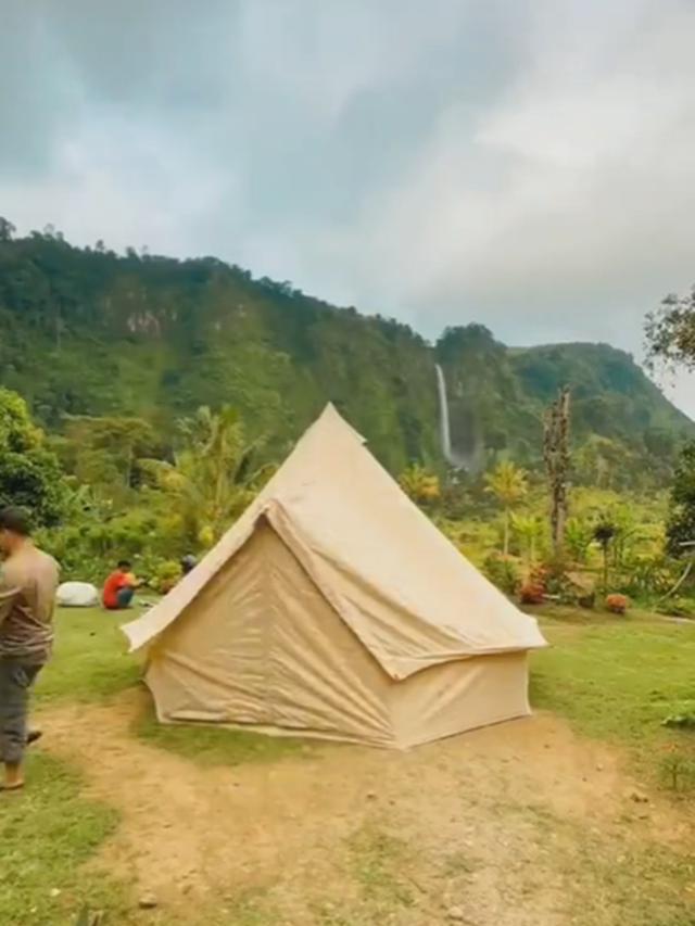 Rumah dengan Pemandangan Air Terjun