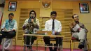 Pimpinan KPK (kedua kiri) Basaria Panjaitan memberikan penjelasan kepada wartawan tentang isue-isue terkini yang tengah dan akan dilanjutkan penangannya oleh KPK, di Gedung KPK, Jakarta, Selasa (15/11). (Liputan6.com/Helmi Affandi)