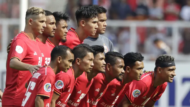 Para pemain Persija Jakarta foto bersama sebelum melawan Becamex Binh Duong pada laga Piala AFC. (Bola.com/M. Iqbal Ichsan)