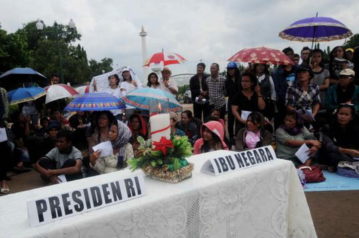 Jemaat GKI &amp; HKBP Natalan di depan Istana Presiden