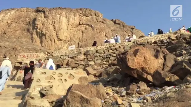 Usai puncak haji, banyak jemaah yang berziarah mengunjungi Jabal Nur dan Gua Hira tempat dimana Rasulullah SAW menerima wahyu pertamanya