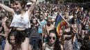 Ribuan orang ini adalah para pecinta sesama jenis dan trangender, Nantes, Perancis, Sabtu (14/06/2014) (AFP Photo/Jean Sebastien)