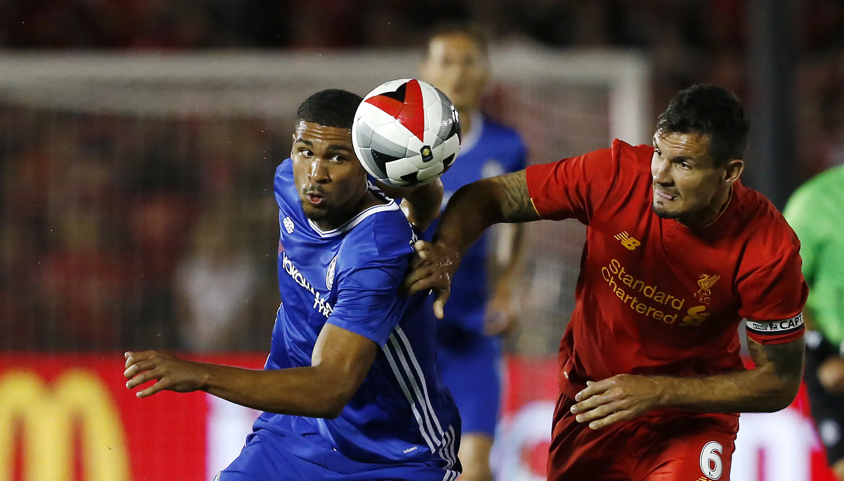  Ruben Loftus-Cheek (kiri) saat membela Chelsea menghadapi Liverpool. (Reuters/Mario Anzuoni)