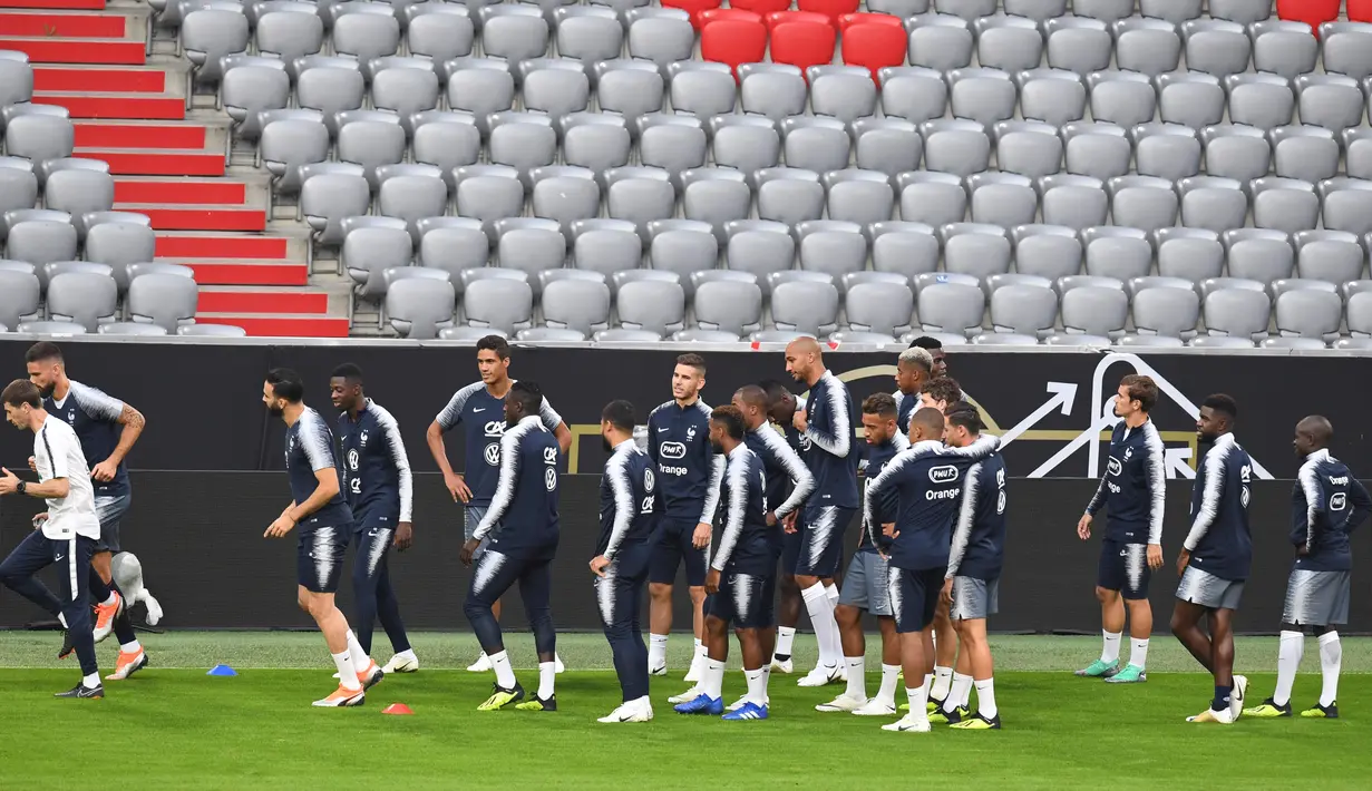 Para pemain Prancis melakukan sesi latihan jelang laga UEFA Nations League di Munich, Jerman, Rabu (5/9/2018). Prancis akan berhadapan dengan Jerman. (AFP/Christof Stache)