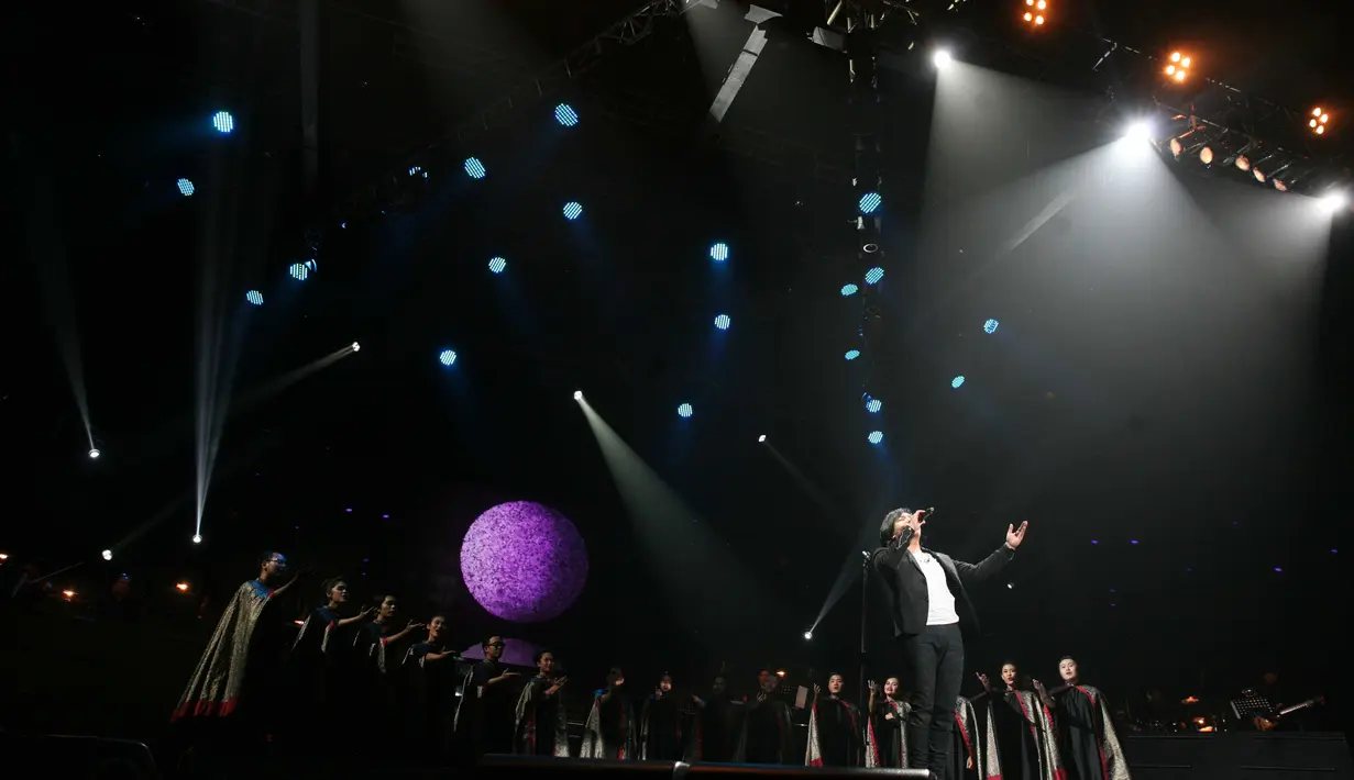 Melihat antusias para penikmat musik masih tinggi, ia juga akan terus berkarya. Harapannya saat menggelar konser, bisa menghibur dan menginspirasi banyak orang. (Nurwahyunan/Bintang.com)