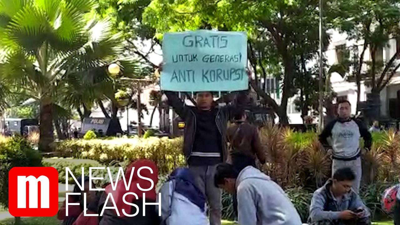 VIDEO: Es Gratis untuk Demonstran