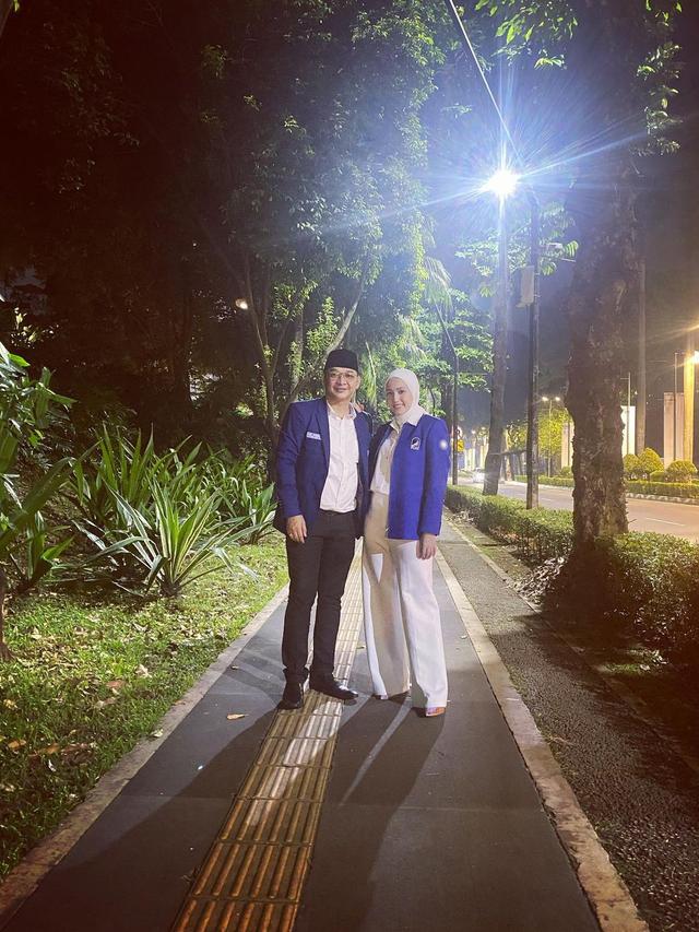 Nyaleg Bareng di Pemilu 2024, Ini 6 Potret Pasha Ungu dan Istri yang Selalu Kompak