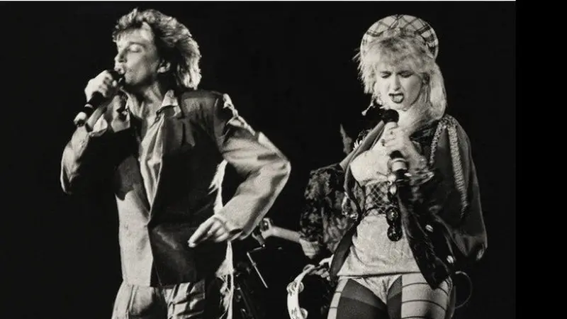  Rod Stewart dan Cyndi Lauper