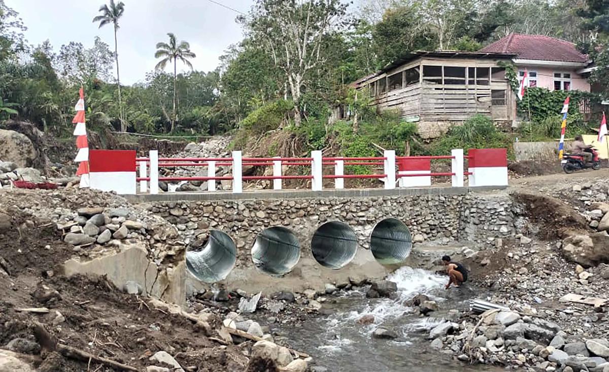FOTO: Jembatan Aramco Aek Sibontor Kembali Buka Akses Warga Padangsidimpuan