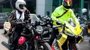 Tidak hanya penampilan Wika Salim yang mencuri perhatian, tapi juga motor yang dikendarai. "Itu bukan motor GL custom ya," tulis rioagusf. "Kak gilaaaa keren bgt @wikasalim," tulis rahmatatitut. "Keren cantik," tulis syanto46. [Instagram/wikasalim]