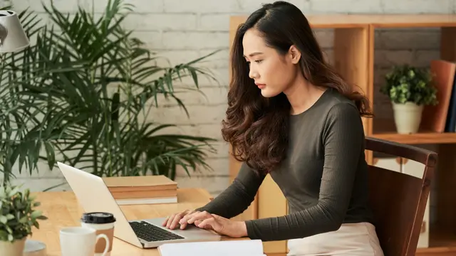 wanita desember hustle culture