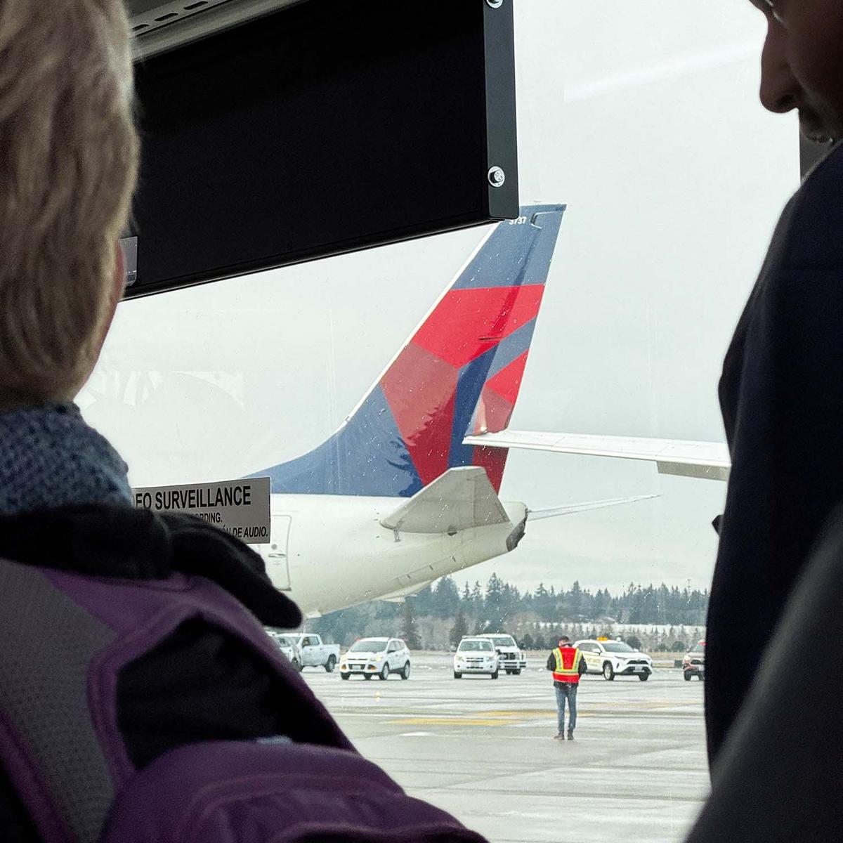 Sayap Pesawat Japan Airlines Menabrak Ekor Pesawat Delta Airlines di Bandara Seattle