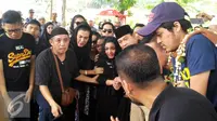 Tangis Ashanty Tumpah Saat Ibunda Dikuburkan
