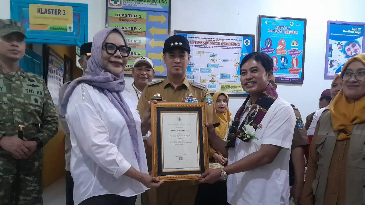 Wamenkes Dante memberikan Penghargaan kepada Sulawesi Selatan sebagai Provinsi dengan Kehadiran CKG Terbanyak di Wilayah Regional 2.