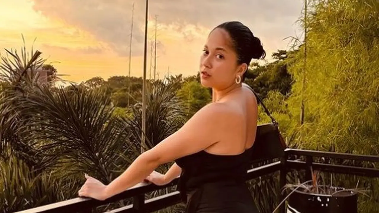 Sitha Marino dengan tubuh curvy (Instagram/sithamarino)