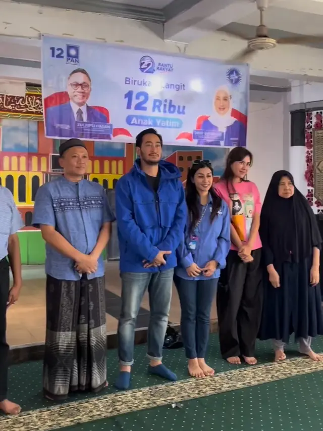 [Fimela] Syahnaz Sadiqah temani Jeje Blusukan ke Dapil