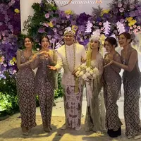 Penyanyi jebolan Indonesian Idol seperti Tiara Andini, Keisya Levronka, dan Ziva Magnolya menjadi bridesmaid pernikahan Mahalini dan Rizky Febian. [@levihavron]