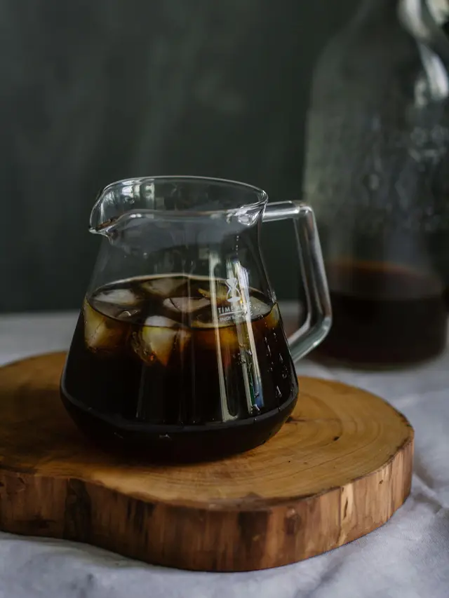 3. Cold Brew: Kesegaran Kopi Dingin untuk Hari yang Panjang