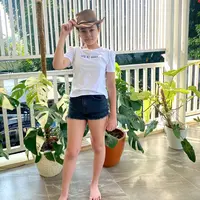 Si cantik Janeeta Amira merupakan putri sulung Tata Janeeta yang diadopsi sejak 2011 silam. "Anak ku sayang ga terasa sudah mau naik kelas 4 tapi tinggi nya sudah 153," tulis Tata. (Foto: instagram.com/tatajaneetaofficial)